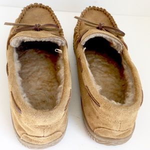 Men’s leather moccasin style slipper, size 11-12